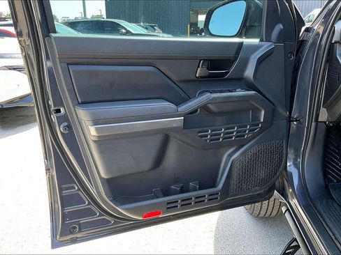 Used 2025 Toyota Tacoma SR5 AWD/4WD image 24