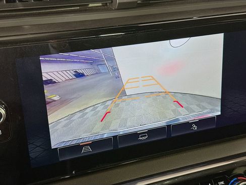 Used 2022 GMC Sierra 1500 AT4 w/ AT4 Preferred Package image 15