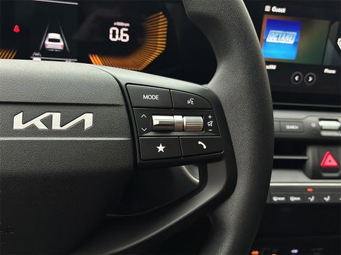 New 2025 Kia K4 LXS image 28