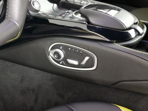 Used 2019 Aston Martin V8 Vantage Coupe RWD image 41