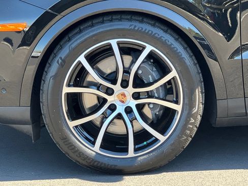 Certified 2026 Porsche Cayenne Coupe AWD/4WD image 28