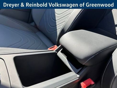 New 2025 Volkswagen Tiguan SE image 23