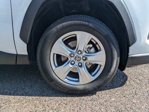 Used 2022 Toyota RAV4 LE AWD/4WD image 21
