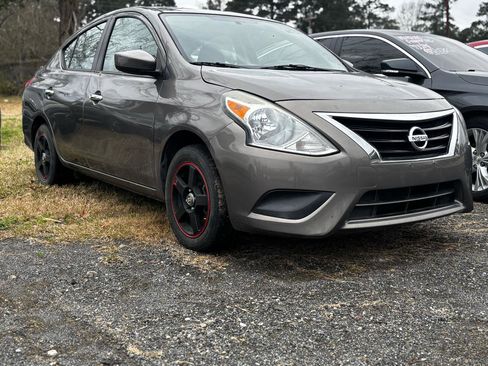 Used 2016 Nissan Versa SV image 1