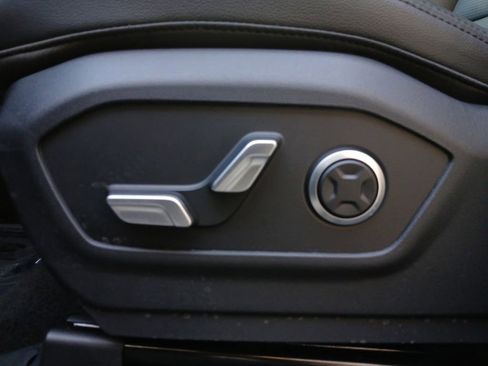 Used 2025 Hyundai Santa Fe Limited FWD image 17