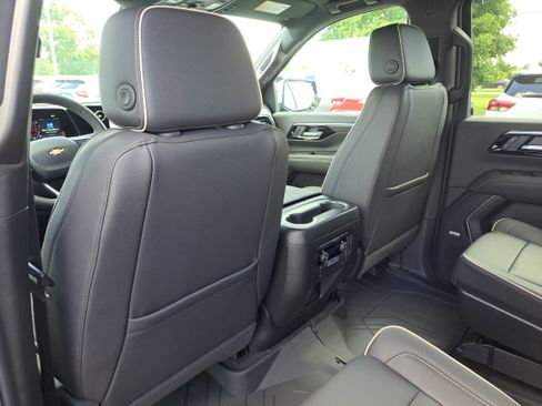 New 2025 Chevrolet Suburban Premier image 21