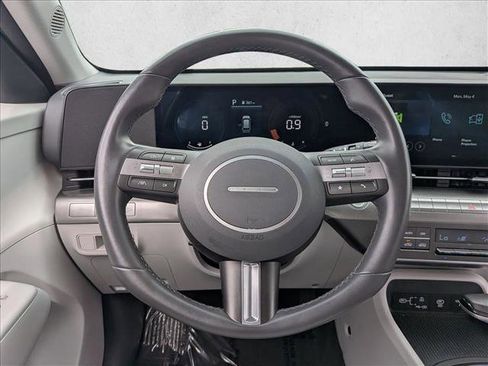 Used 2025 Hyundai Kona SEL FWD image 16