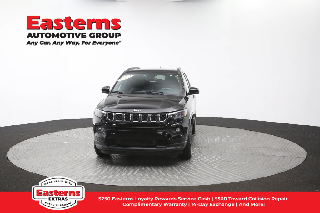 Used 2025 Jeep Compass Latitude w/ Sun & Sound Group AWD/4WD image 57