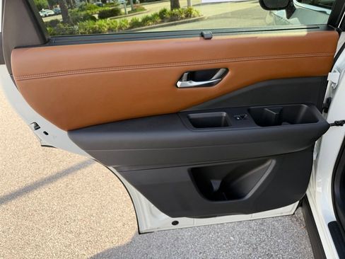 Used 2022 Nissan Pathfinder Platinum w/ Cargo Package FWD image 15