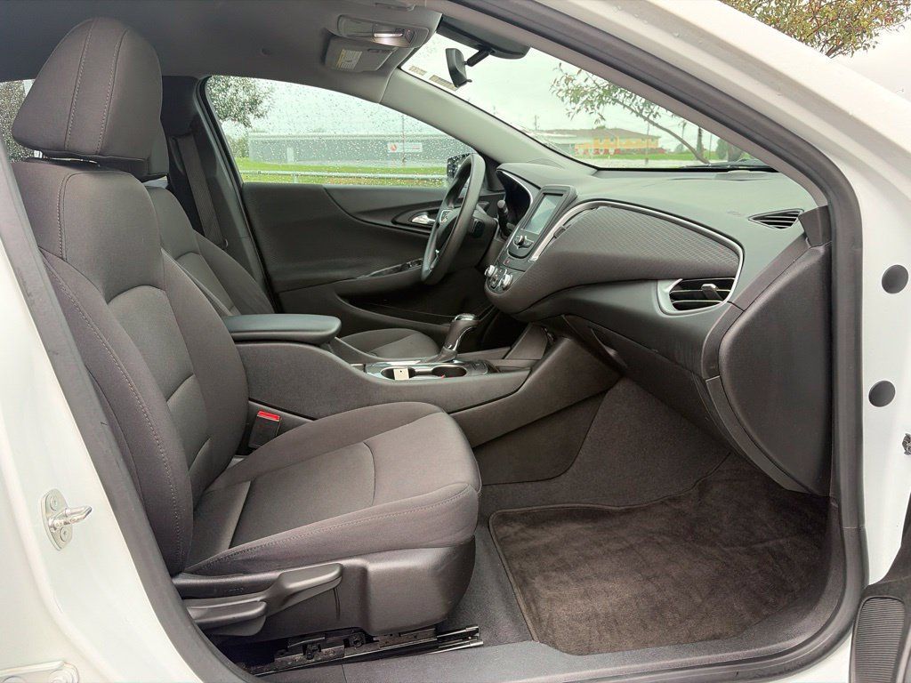 Used 2017 Chevrolet Malibu LS FWD image 23