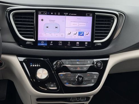 Used 2022 Chrysler Pacifica Touring-L FWD image 15