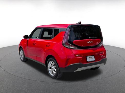 Used 2025 Kia Soul LX w/ LX Technology Package FWD image 10