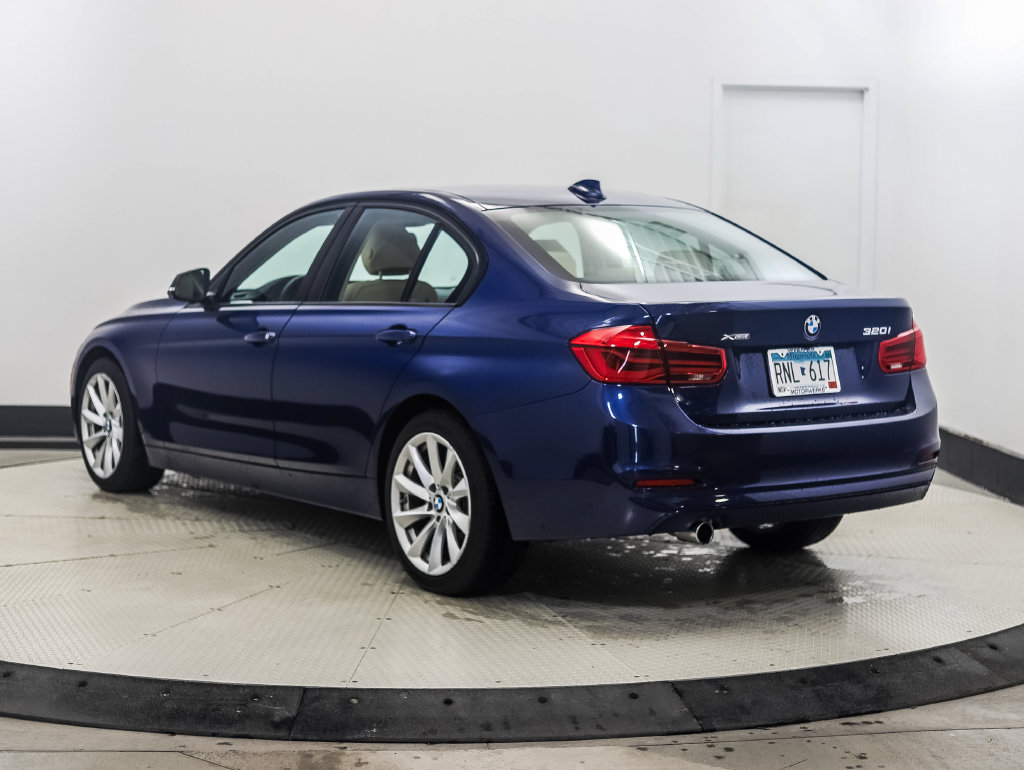 Used 2018 BMW 320i xDrive Sedan AWD/4WD image 3