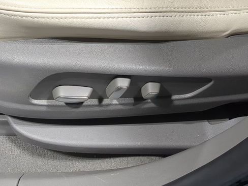 Used 2018 Cadillac XT5 Luxury w/ LPO, Wheel Lock Package image 30