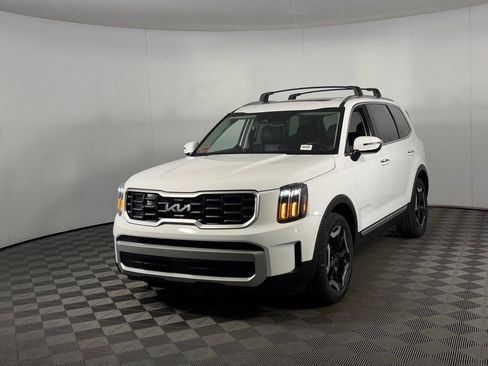 Used 2024 Kia Telluride S w/ S Sunroof Package FWD image 3