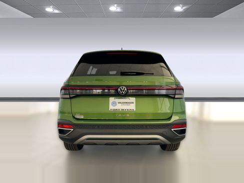 New 2026 Volkswagen Taos SE image 10