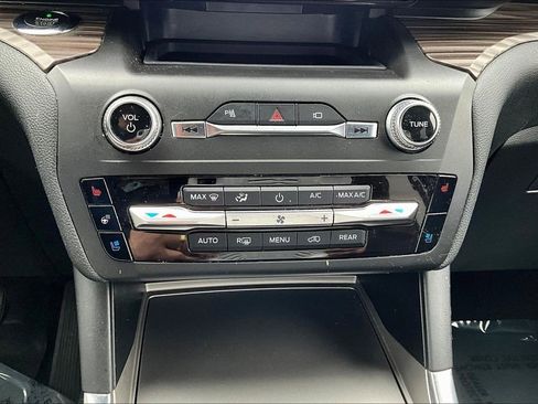 Used 2020 Ford Explorer Limited image 17