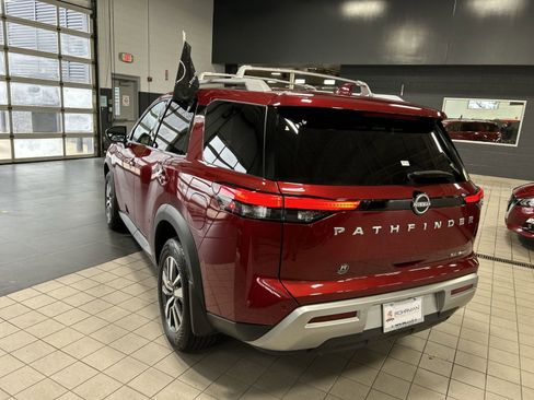 Certified 2024 Nissan Pathfinder SL image 39
