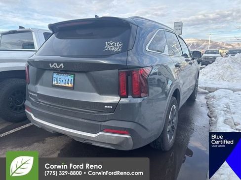 Used 2024 Kia Sorento S w/ Panoramic Sunroof Package image 5