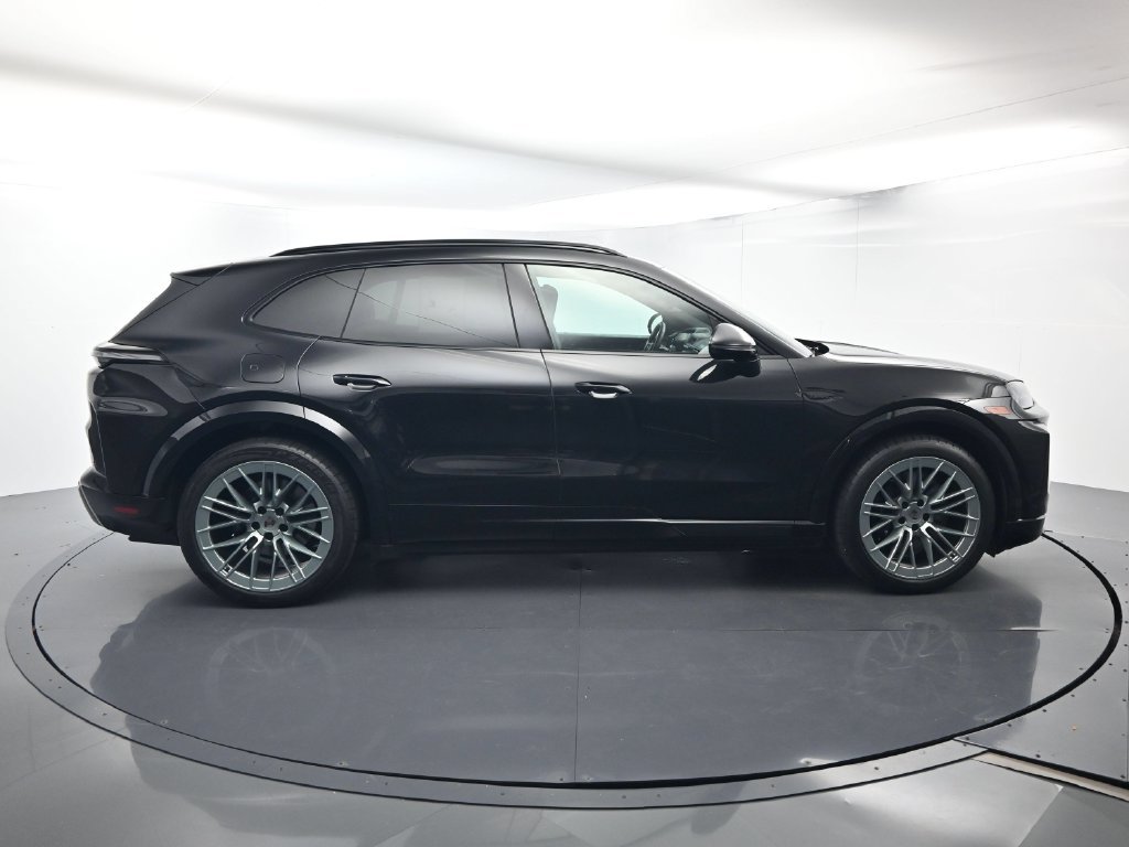 Certified 2026 Porsche Cayenne Turbo AWD/4WD image 16