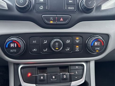 Used 2022 GMC Terrain SLT image 29