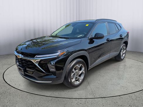 Certified 2025 Chevrolet Trax LT w/ Driver Confidence Package FWD image 7