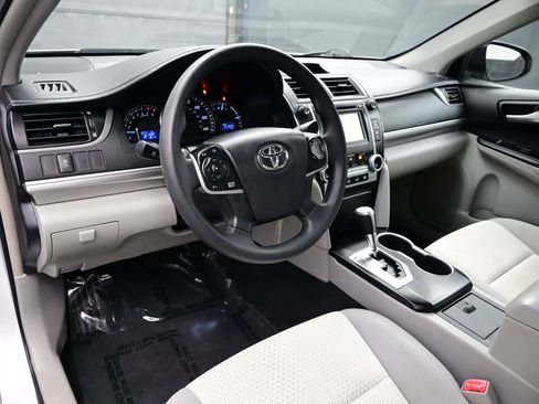 Used 2014 Toyota Camry LE FWD image 13