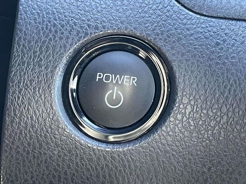 Used 2025 Toyota Camry SE image 35