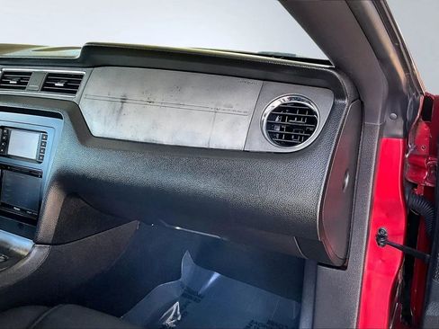 Used 2010 Ford Mustang image 22