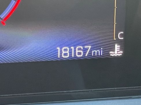 Used 2025 Chevrolet Trax LT image 39