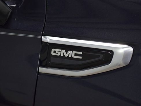 Used 2024 GMC Yukon XL Denali image 16