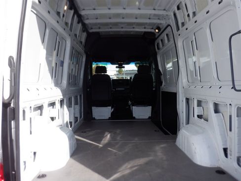 Used 2025 Mercedes-Benz Sprinter 2500 image 5