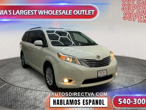 Used 2017 Toyota Sienna XLE image 1
