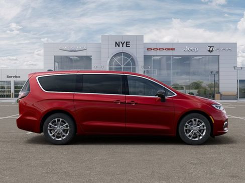 New 2026 Chrysler Pacifica Select AWD/4WD image 22