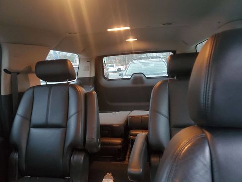 Used 2008 Chevrolet Suburban LTZ w/ LTZ Preferred Equipment Group image 4