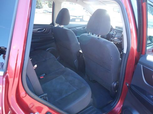 Used 2015 Nissan Rogue SV image 24