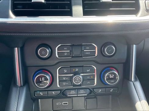 Used 2022 Chevrolet Tahoe Z71 w/ Luxury Package AWD/4WD image 32