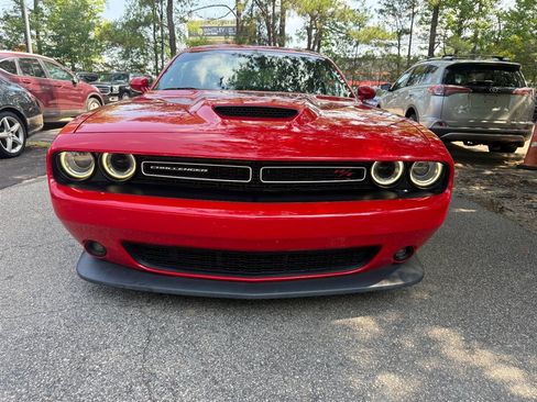 Used 2019 Dodge Challenger R/T RWD image 2