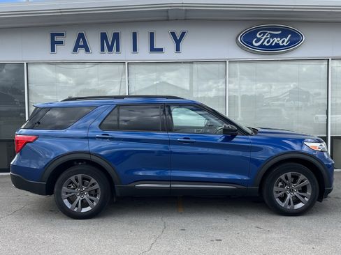 Used 2023 Ford Explorer XLT w/ Equipment Group 202A image 8
