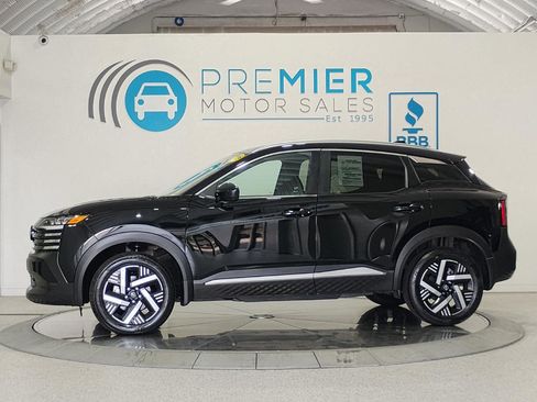 Used 2025 Nissan Kicks SV w/ SV Premium Package image 2