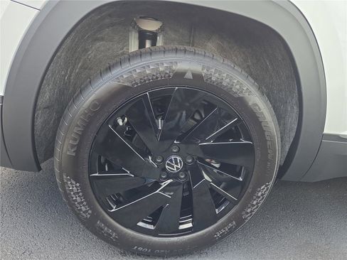 New 2026 Volkswagen Atlas SE image 37