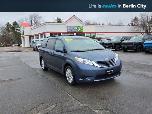 Used 2017 Toyota Sienna LE image 1