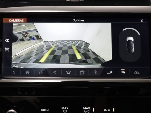 Used 2020 Land Rover Discovery Sport SE AWD/4WD image 11
