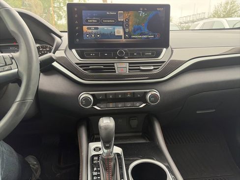 Used 2024 Nissan Altima 2.5 SR w/ SR Premium Package image 17