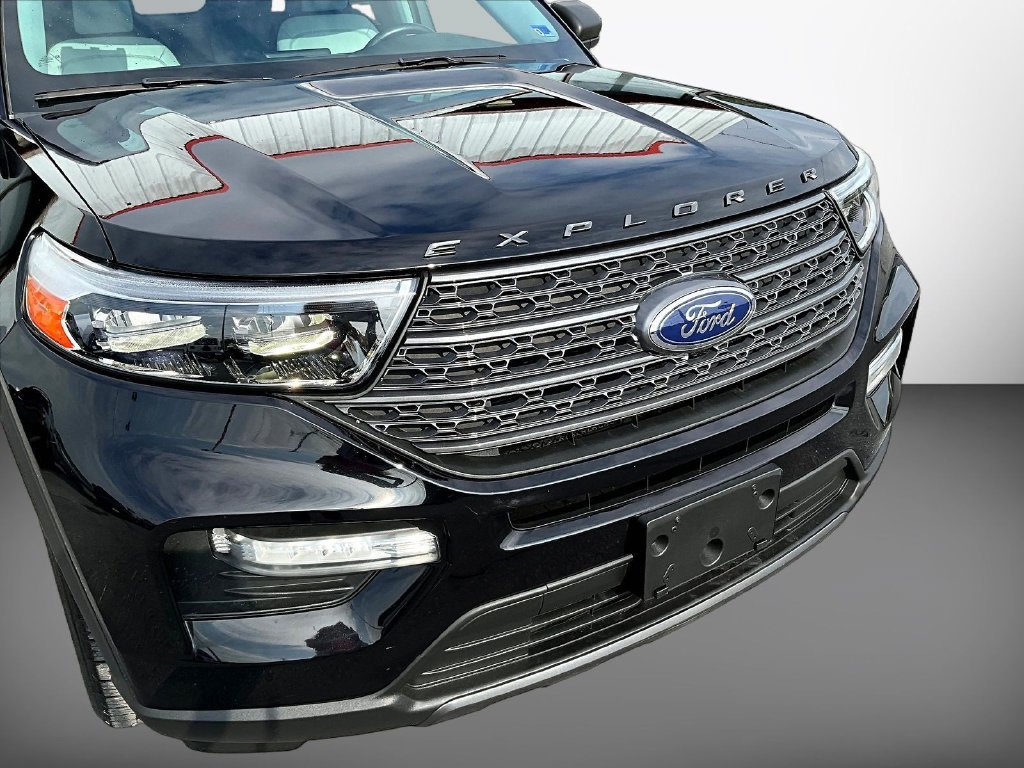 Used 2021 Ford Explorer XLT w/ Equipment Group 202A AWD/4WD image 35
