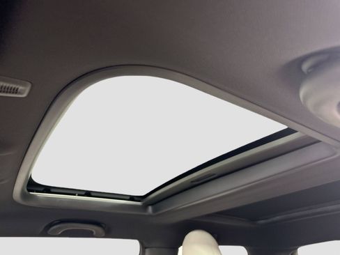 Used 2025 MINI Cooper 2-Door Hardtop image 21