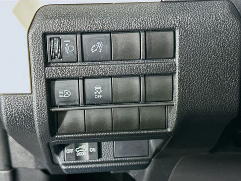 Used 2024 Toyota Tacoma TRD Off-Road image 17