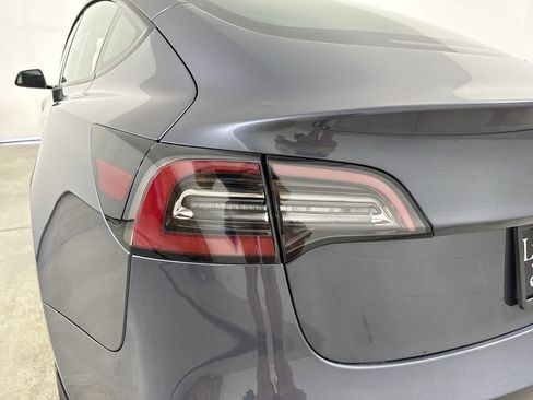 Used 2022 Tesla Model 3 Long Range AWD/4WD image 17