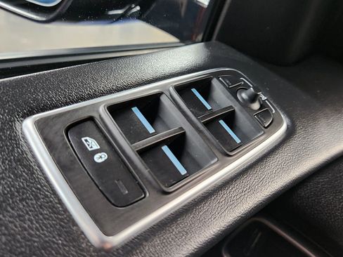 Used 2017 Jaguar F-PACE Premium image 45