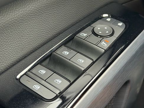 Used 2025 Nissan Pathfinder SL FWD image 25
